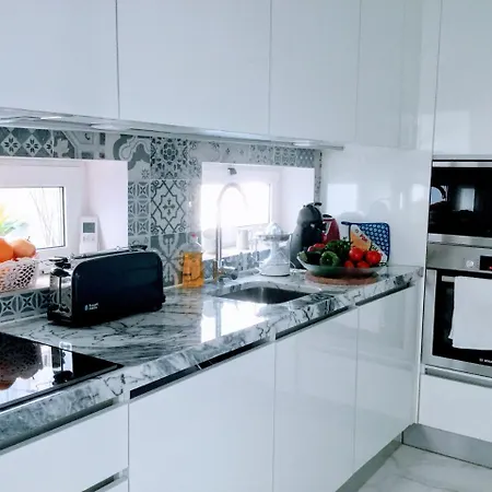 Shortstayflat - Two Bedroom With Terrace